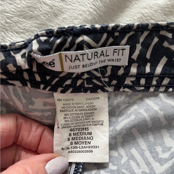 Lee woman’s skort size M black & white. Skirt and shorts in one. - Picture 4 of 8